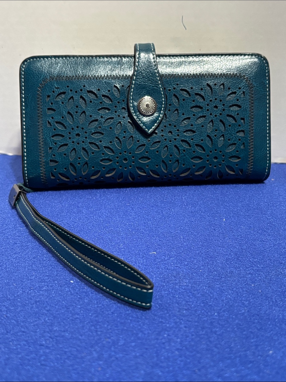 Wristlet wallet